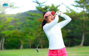 Women-Golfer-Swinging-Golf-Club
